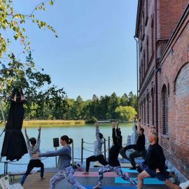 Yogaplatform Cafe Mets&auml;paahtimo